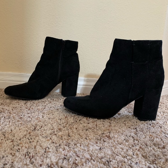 🖤 XOXO black suede booties 🖤 - Picture 2 of 2